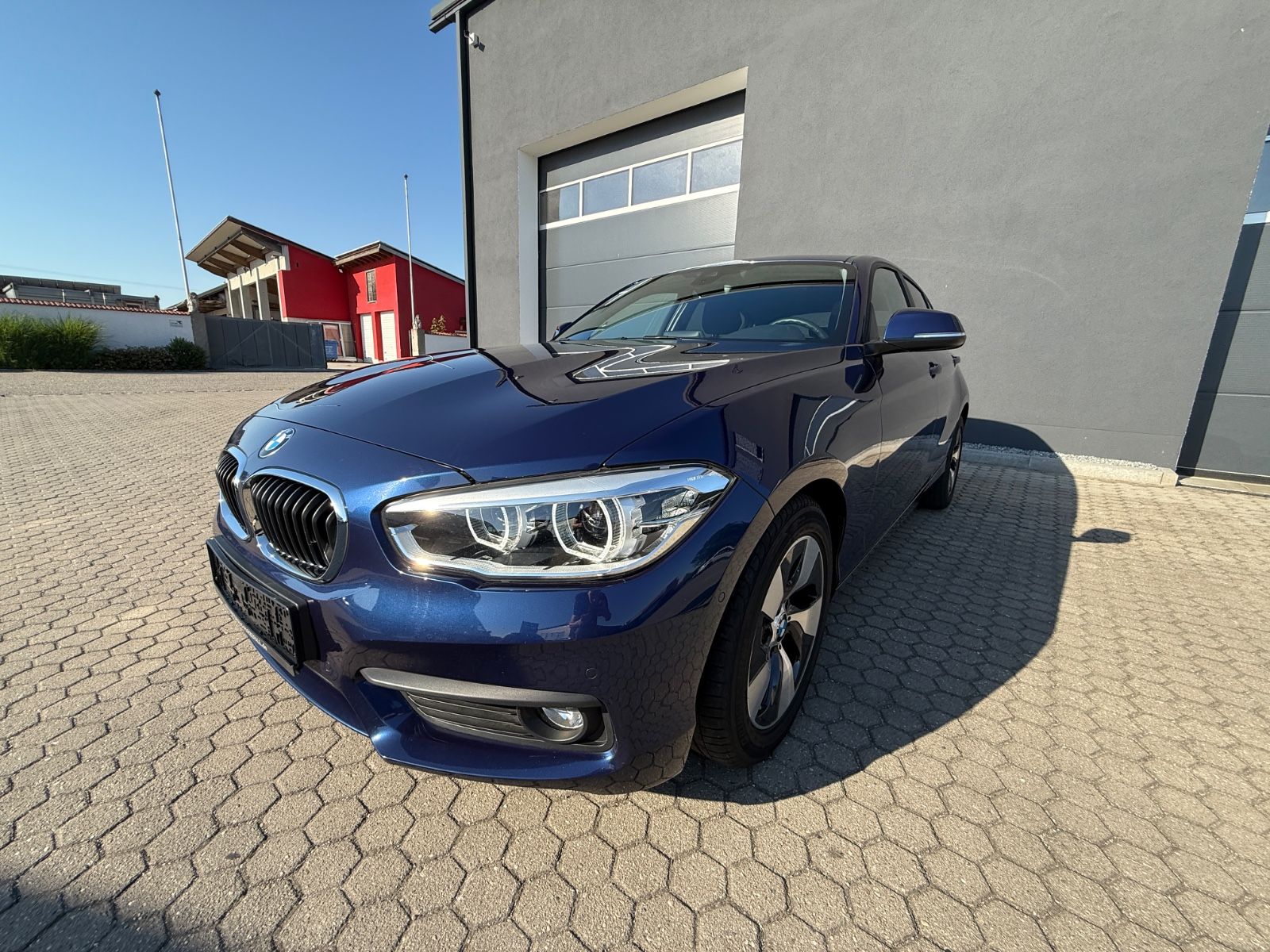 BMW 118i Advantage LED Navi SHZ Hifi MFL Schiebedach