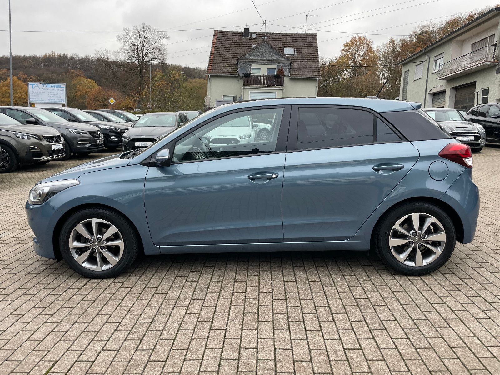 HYUNDAI i20, 2015, Benzin, 84 PS