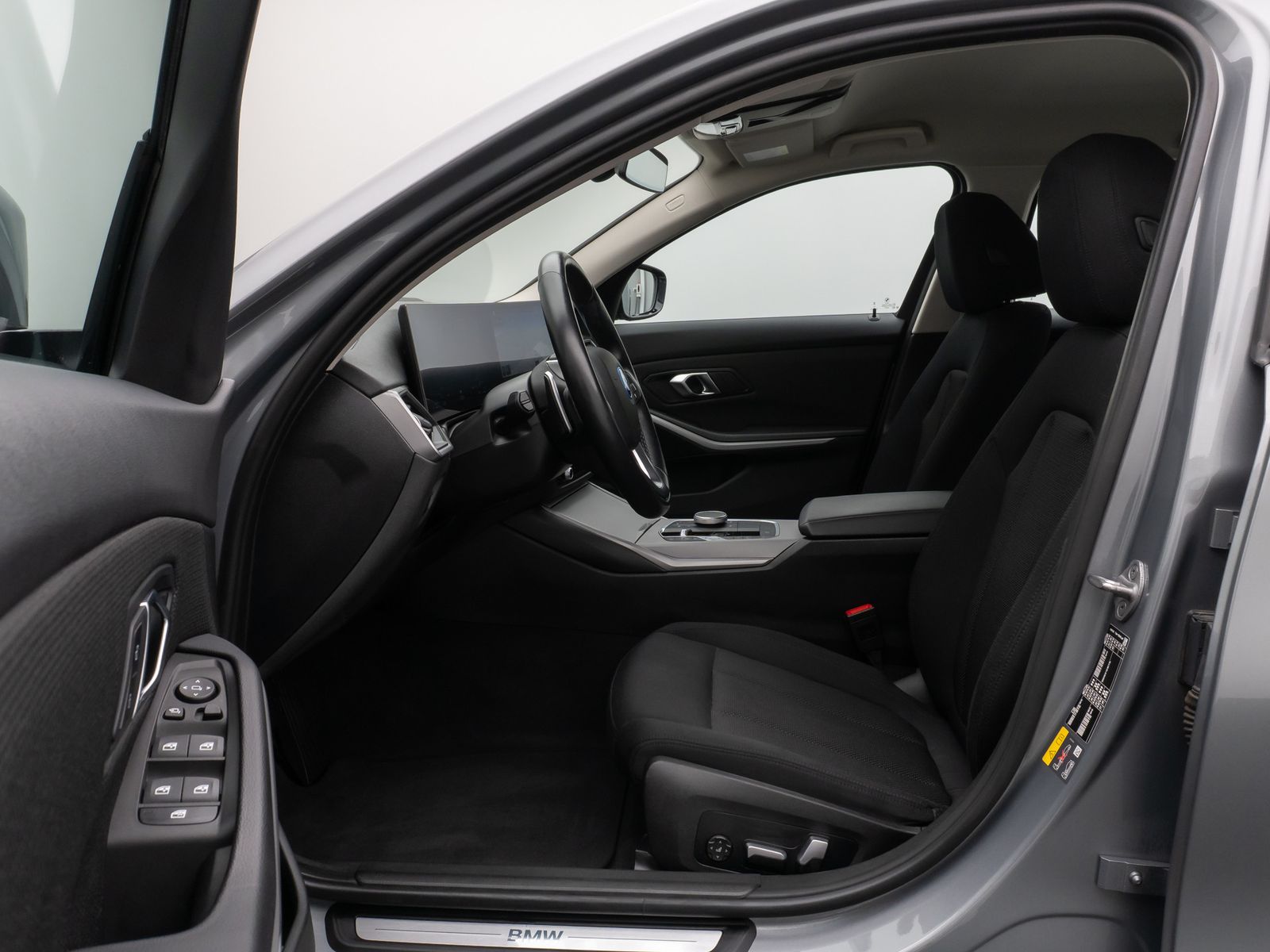 Fahrzeugabbildung BMW 320e DAB HUD Komfort LED Sport Stop&Go 17Zoll