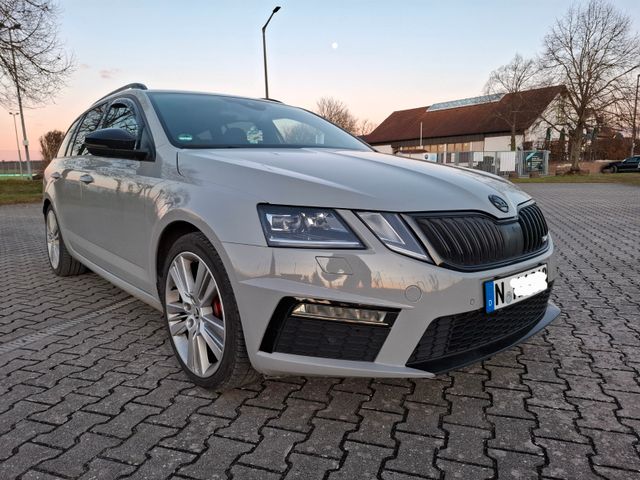 Skoda Octavia 2.0 TDI DSG RS Combi Challenge Panorama