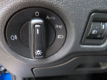 Fotografie 20 des Skoda Fabia Ambition 1.0 MPi Bluetooth SmartLink Touch