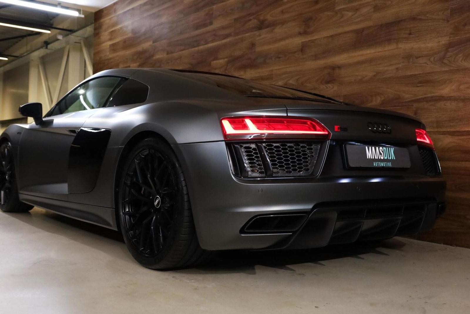 AUDI R8 5.2 V10 FSI QUATTRO