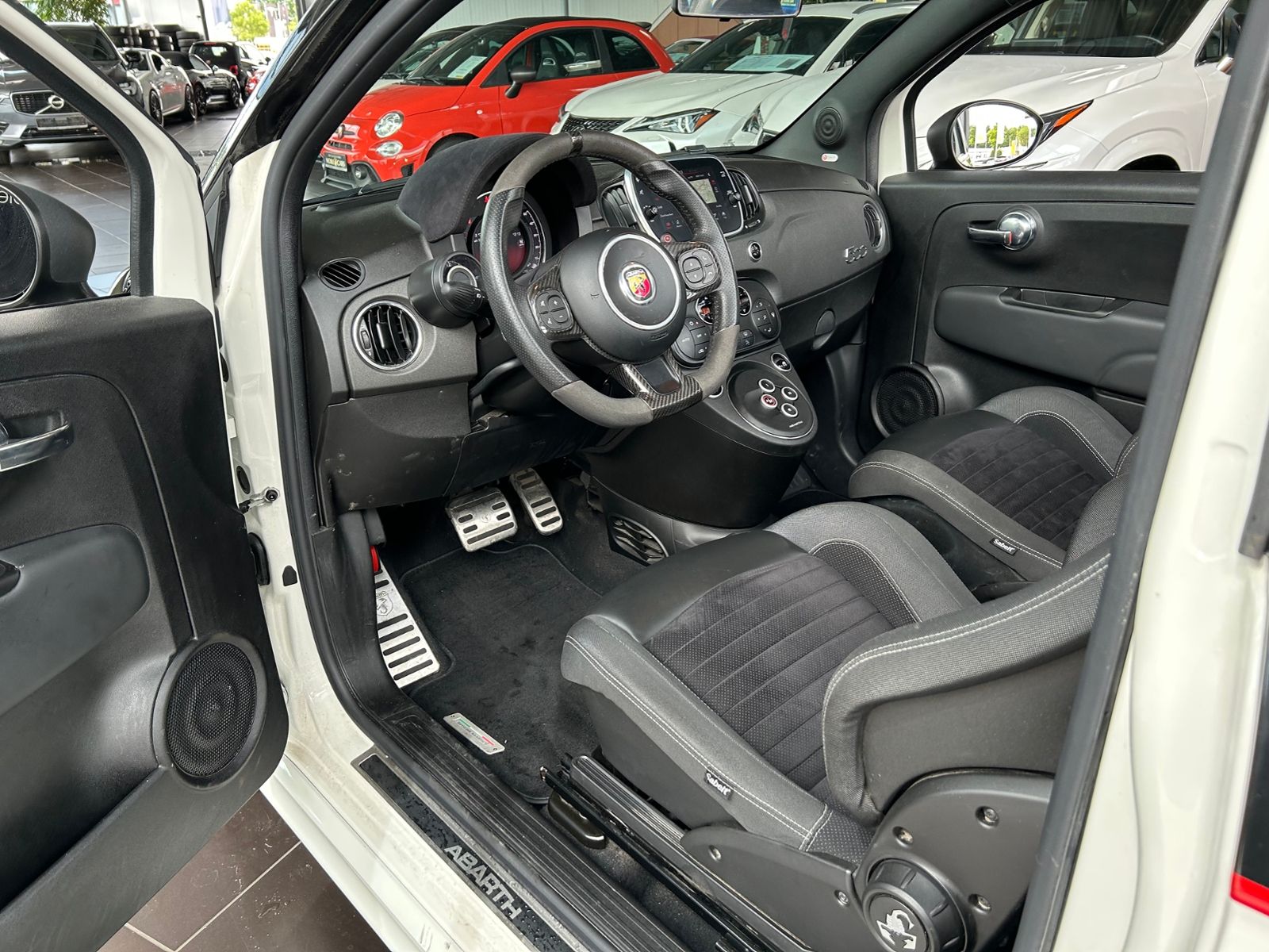 Fahrzeugabbildung Abarth 595C Competizione XENON NAVI Beats ALU