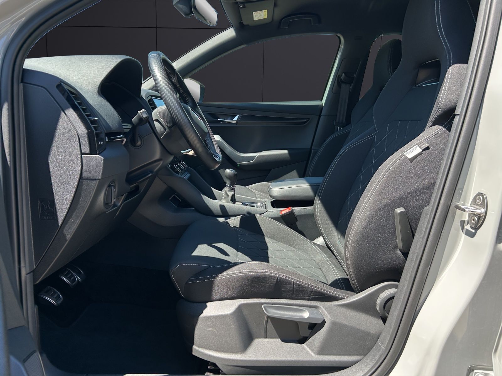 Fahrzeugabbildung SKODA Karoq Sportline LED Navi GRA 4xSHZ SmartLink