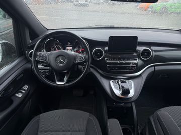Mercedes V 220 - 10