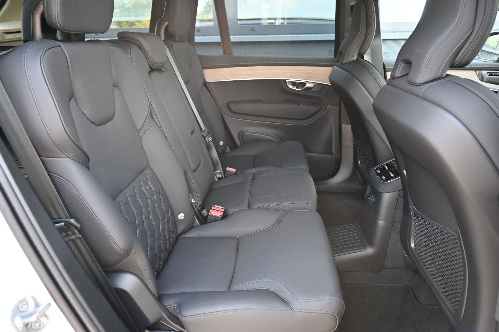 Fahrzeugabbildung Volvo XC90 T8 RC AWD Plus Dark*STDHZG*360°*ACC*