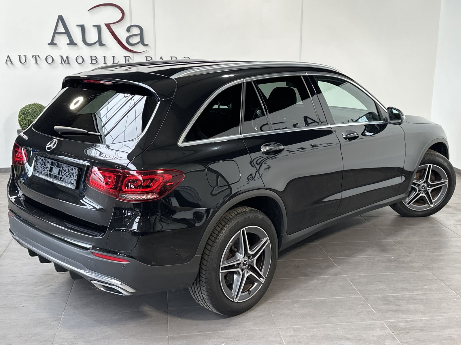 Fahrzeugabbildung Mercedes-Benz GLC 300e 4MATIC AMG Line NAV+HUD+LED+ACC+19ZO+PP