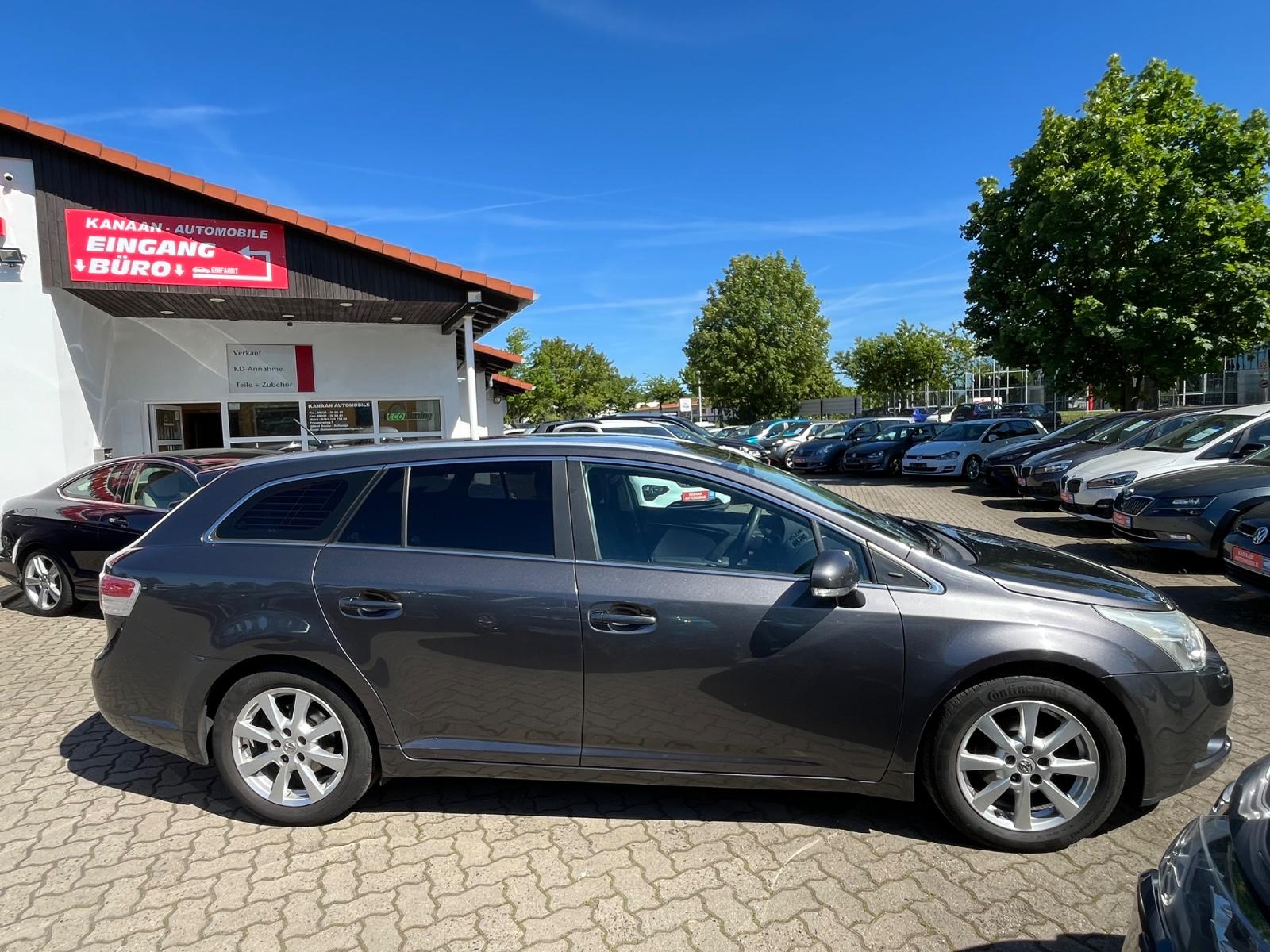 Toyota Avensis 2011 — photo 13