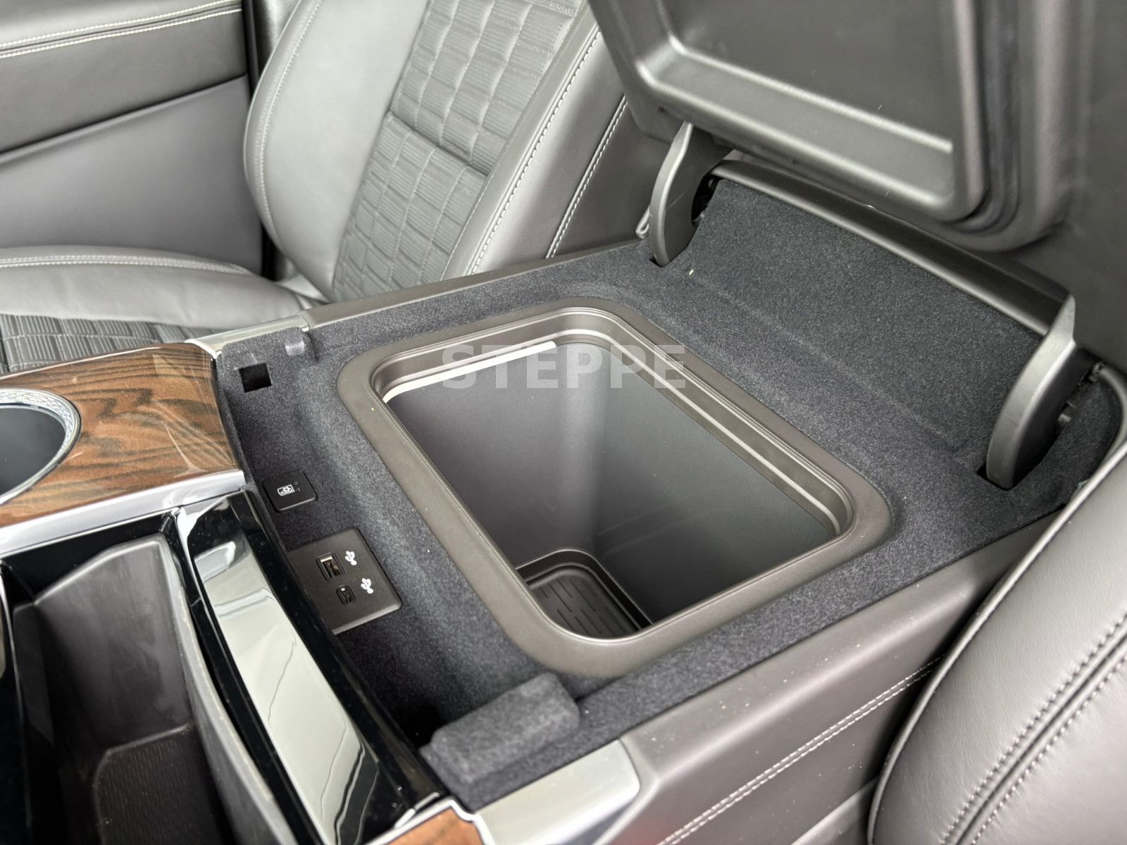 Cadillac Escalade MY26 6.2 V8 SportPlatinum Executive 24"