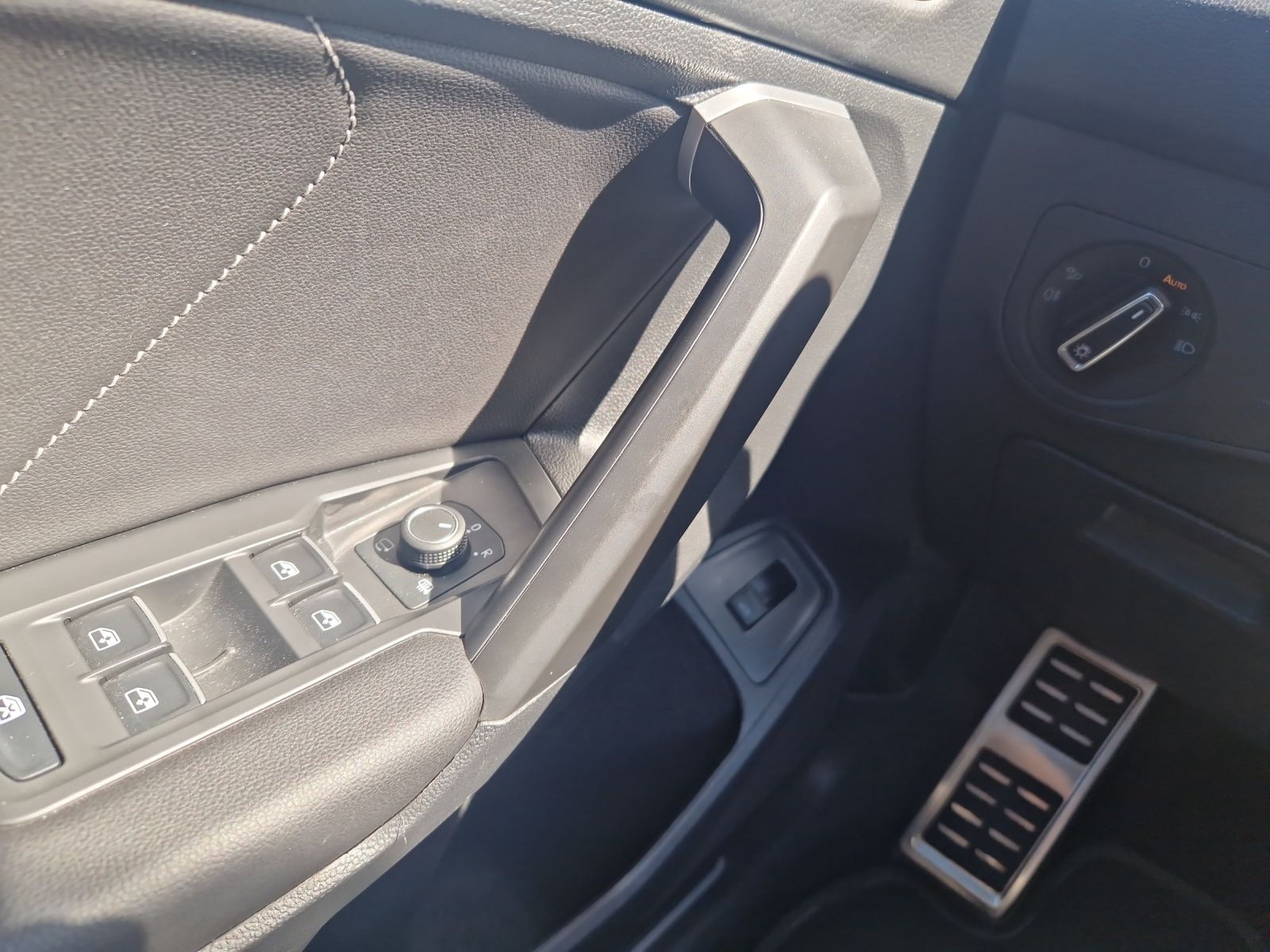 Fahrzeugabbildung Volkswagen Tiguan Allspace 2.0 TDI R-Line 4M DSG Matrix 20"