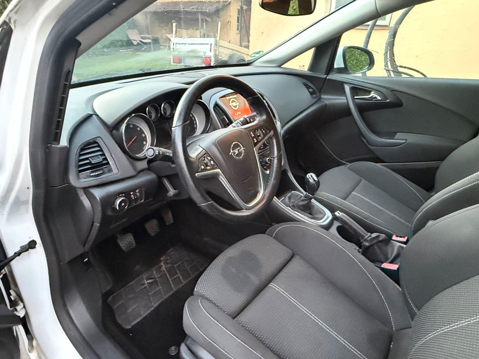 Opel Astra 2015 — фото 11