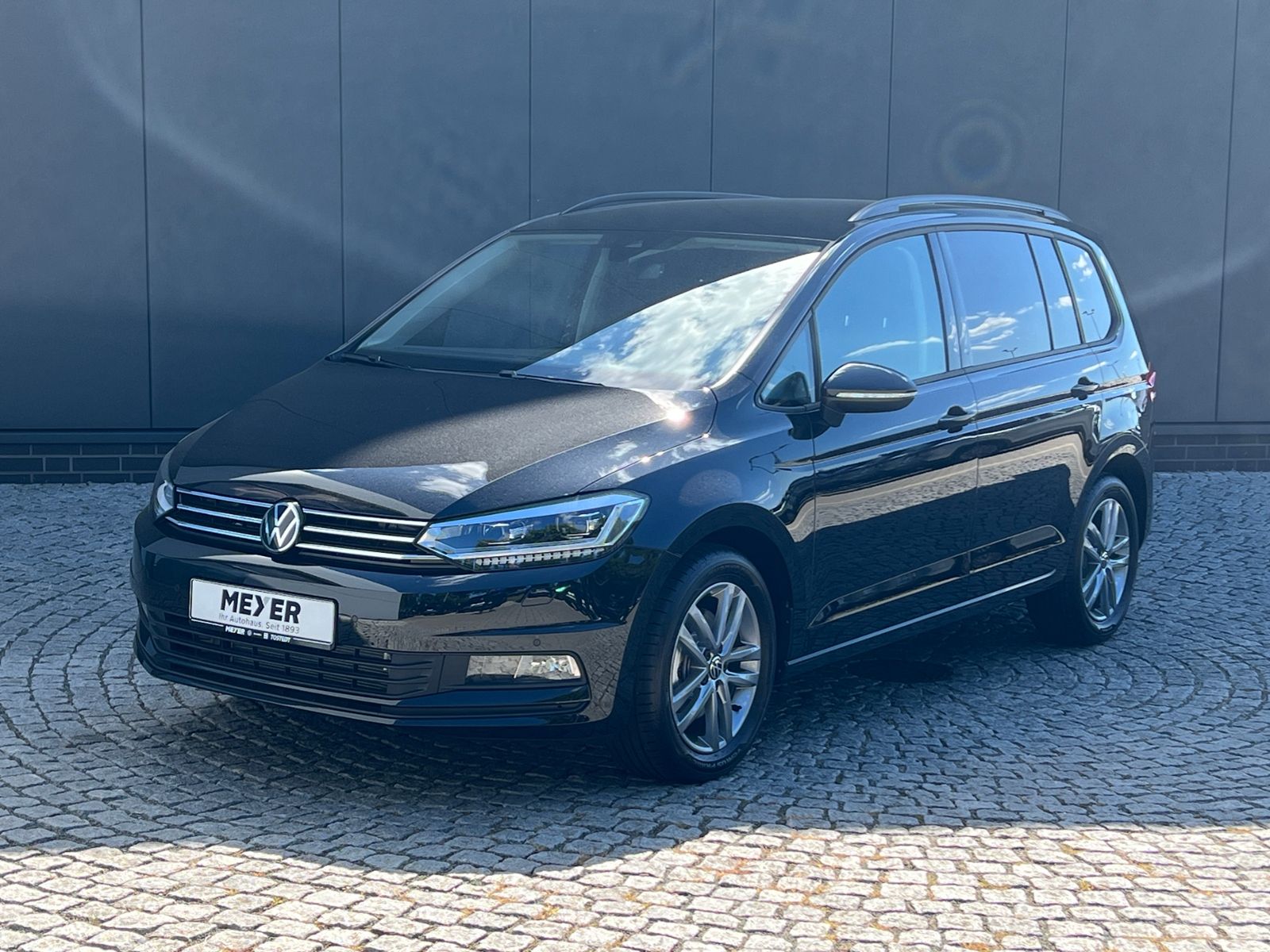 Fahrzeugabbildung Volkswagen Touran Comfortline 1.5 TSI DSG *7-Sitzer, Easy-O