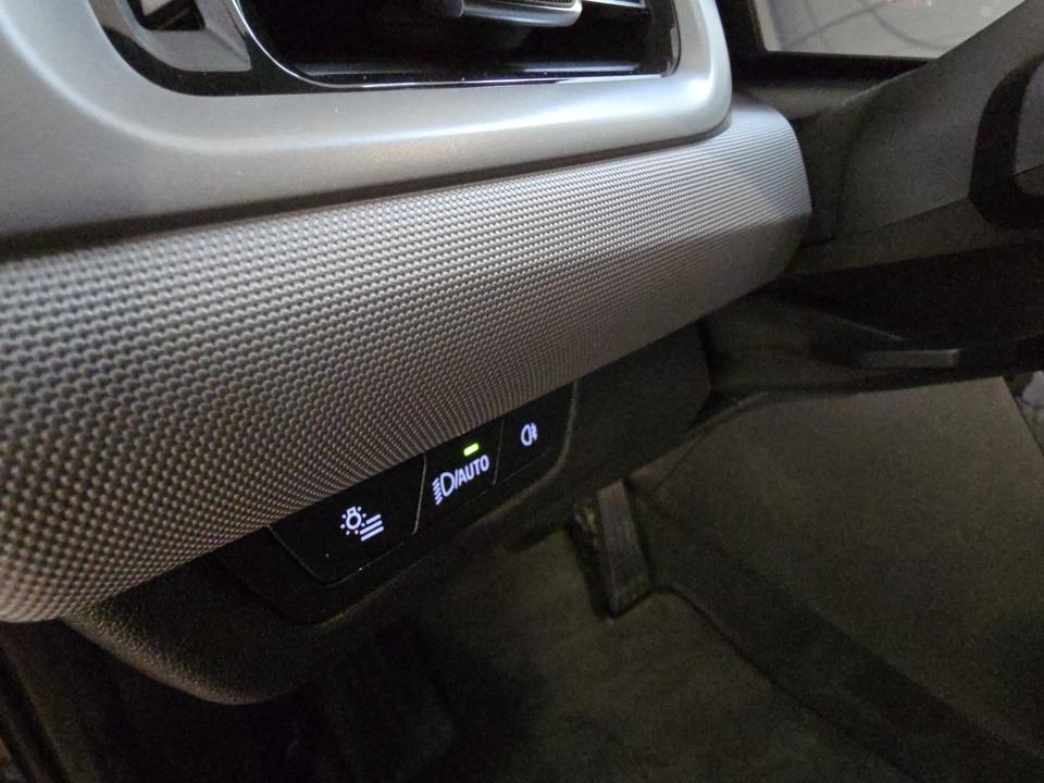 BMW 218 Active Tourer 218i Active Tourer Steptronic DCT Sitzhzg. Vorn, миниатюра 17
