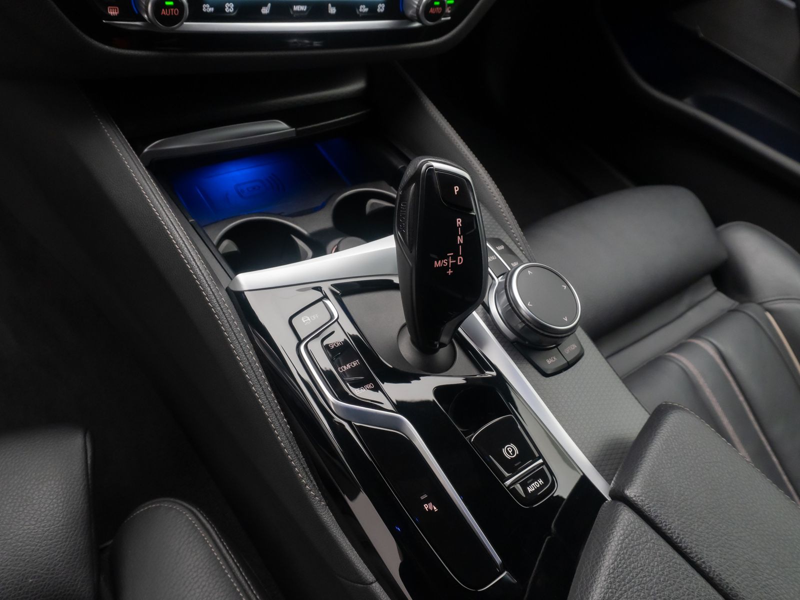 Fahrzeugabbildung BMW 530i M Sport AHK Kamera HUD H/K DAB Massage ACC