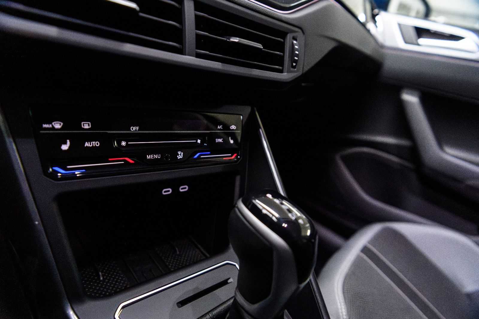 Fahrzeugabbildung Volkswagen Polo Style 1.0l TSI +DSG + Navi + IQ Drive