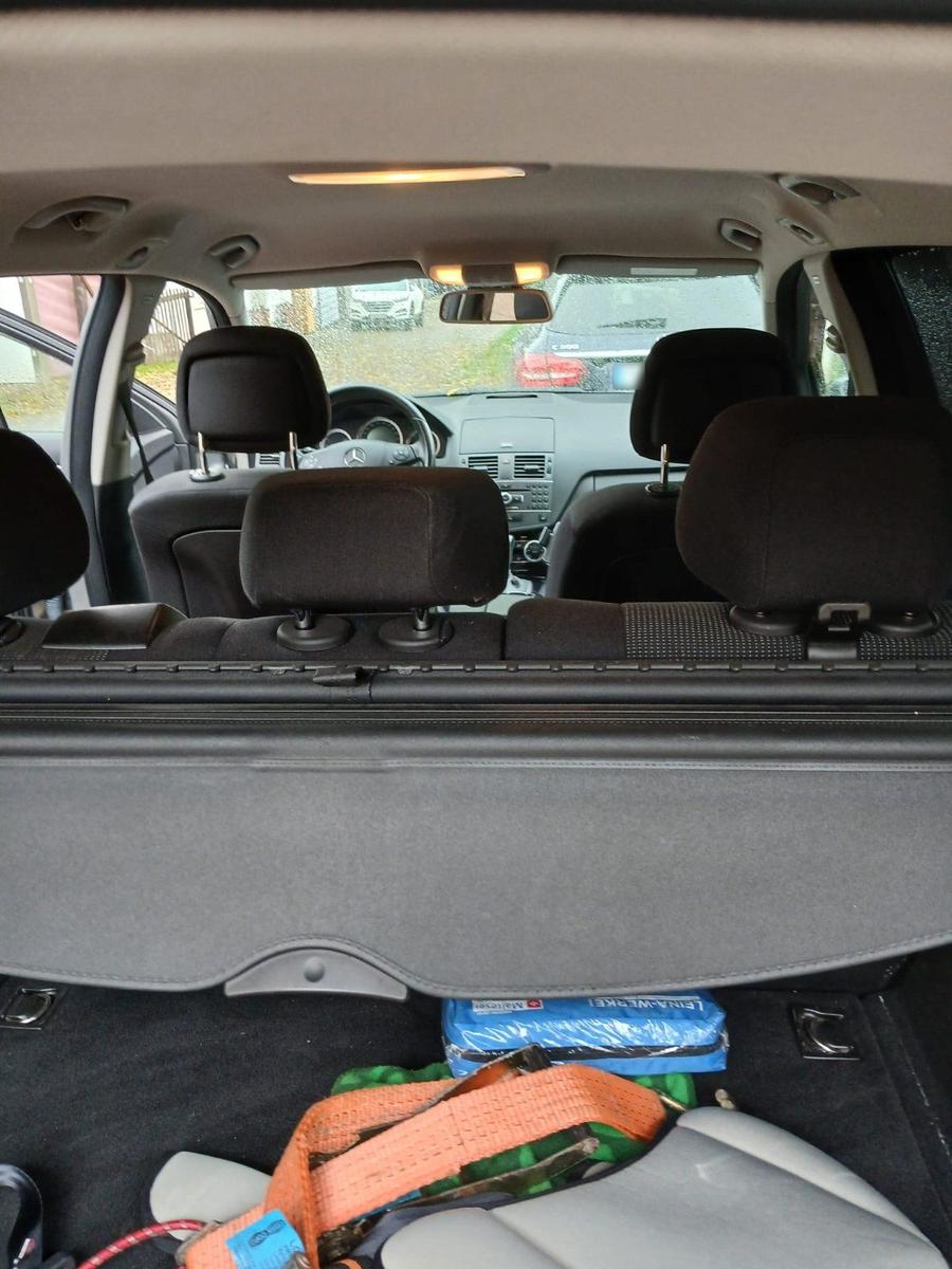 Mercedes-Benz C200 2010 — photo 12
