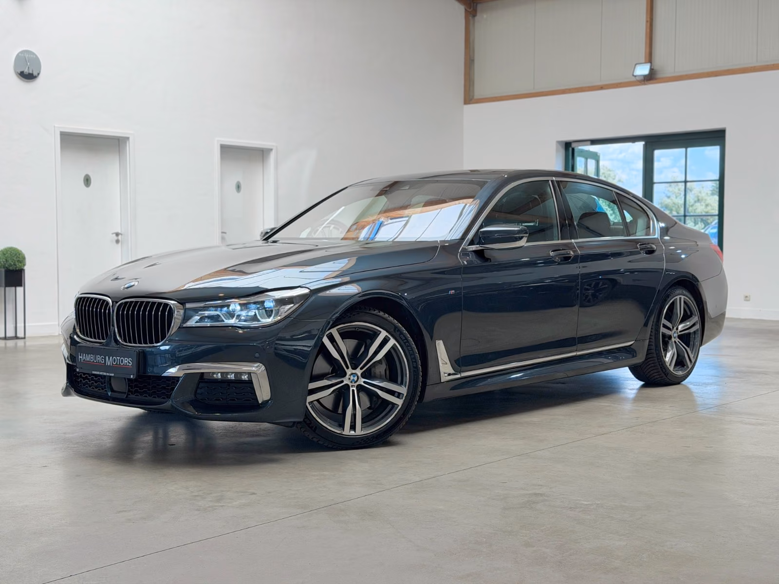 BMW 750i M-Paket Sport Performance 449PS *VOLL*