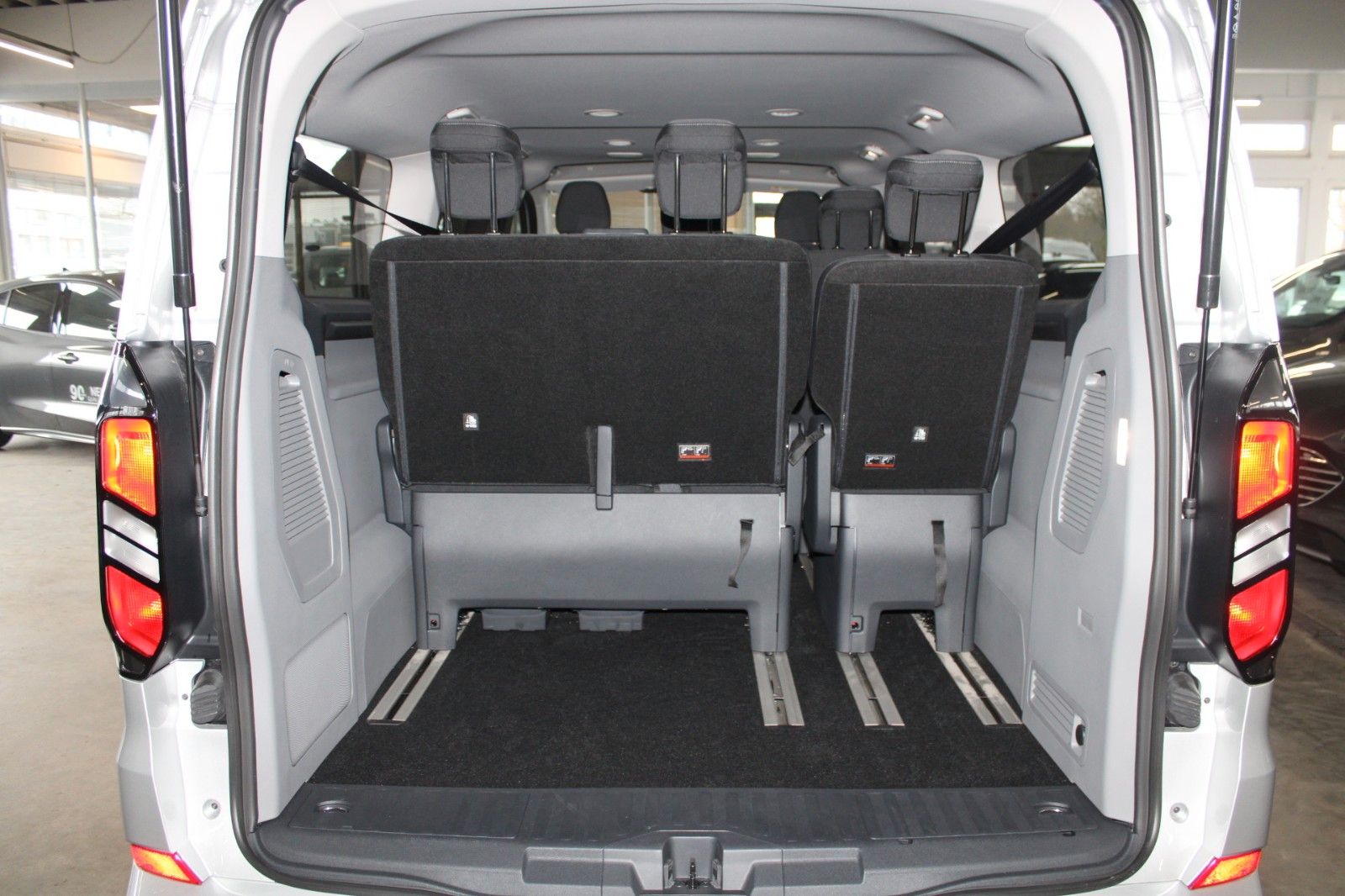 Fahrzeugabbildung Ford Tourneo Custom L2 8-Sitz Titanium Aut. LED STDHZ
