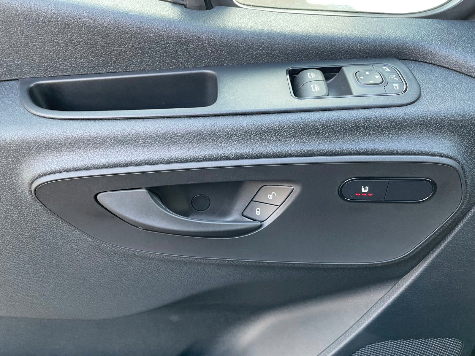 Fahrzeugabbildung Mercedes-Benz Sprinter 317 CDI 3665 DoKa/Mixto Stdheiz AHK3,5