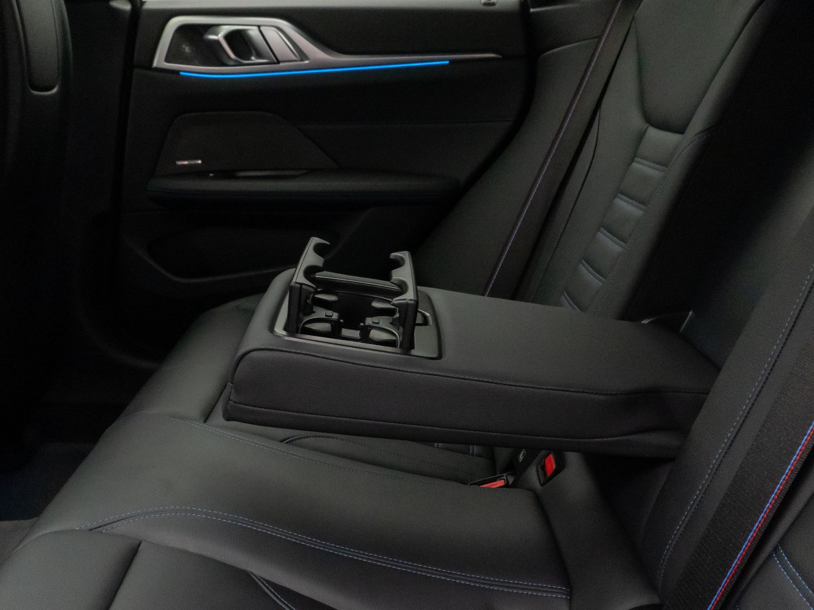 Fahrzeugabbildung BMW M440i Gran Coupé Kamera Glasdach HUD DAB H/K 19"