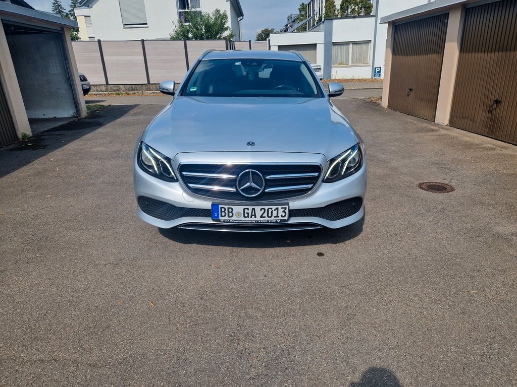 Image of Mercedes-Benz E 220