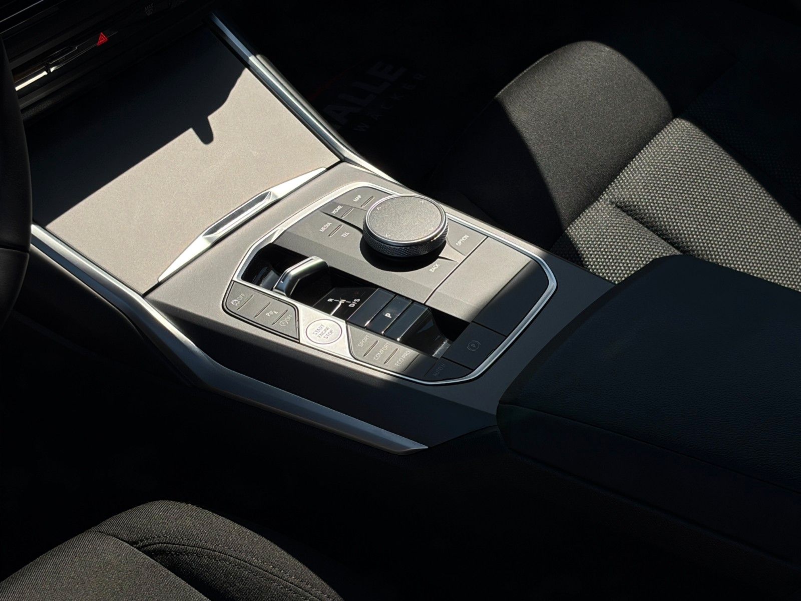 Fahrzeugabbildung BMW 318i Touring CockPit+ Alarm 3Z-Klima Kamera SHZ