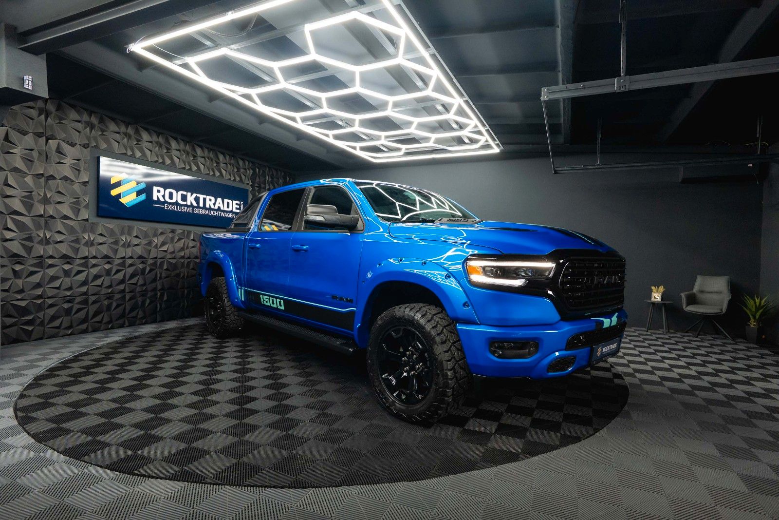 Fahrzeugabbildung Dodge RAM 5.7 V8 HEMI 4x4 LIMITED Blue Edition Offroad