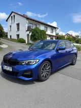 BMW 320dA Touring M Sport LiveCockpit, Pano, Hifi - BMW: Blau, Alcantara, Soundsystem, Kombi