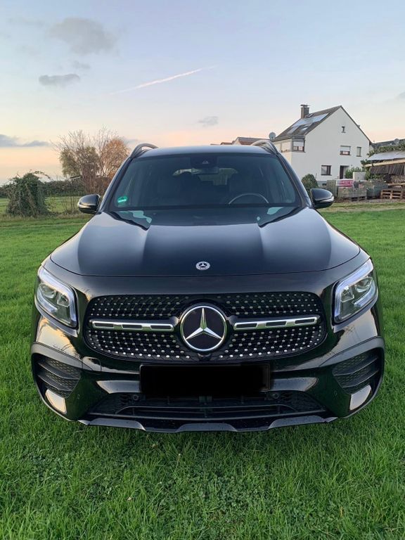 Image of Mercedes-Benz GLB 200