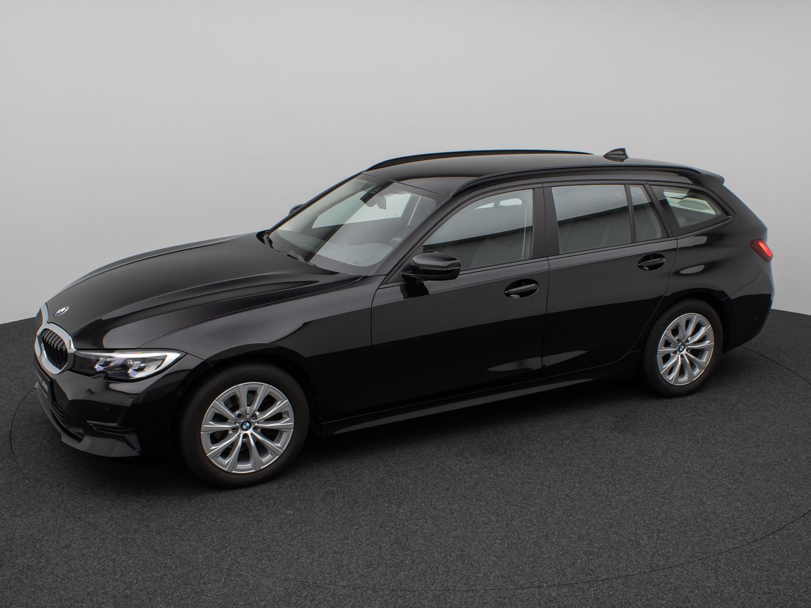Fahrzeugabbildung BMW 318i Kamera DAB HiFi CockPitPro Alarm LED Sport