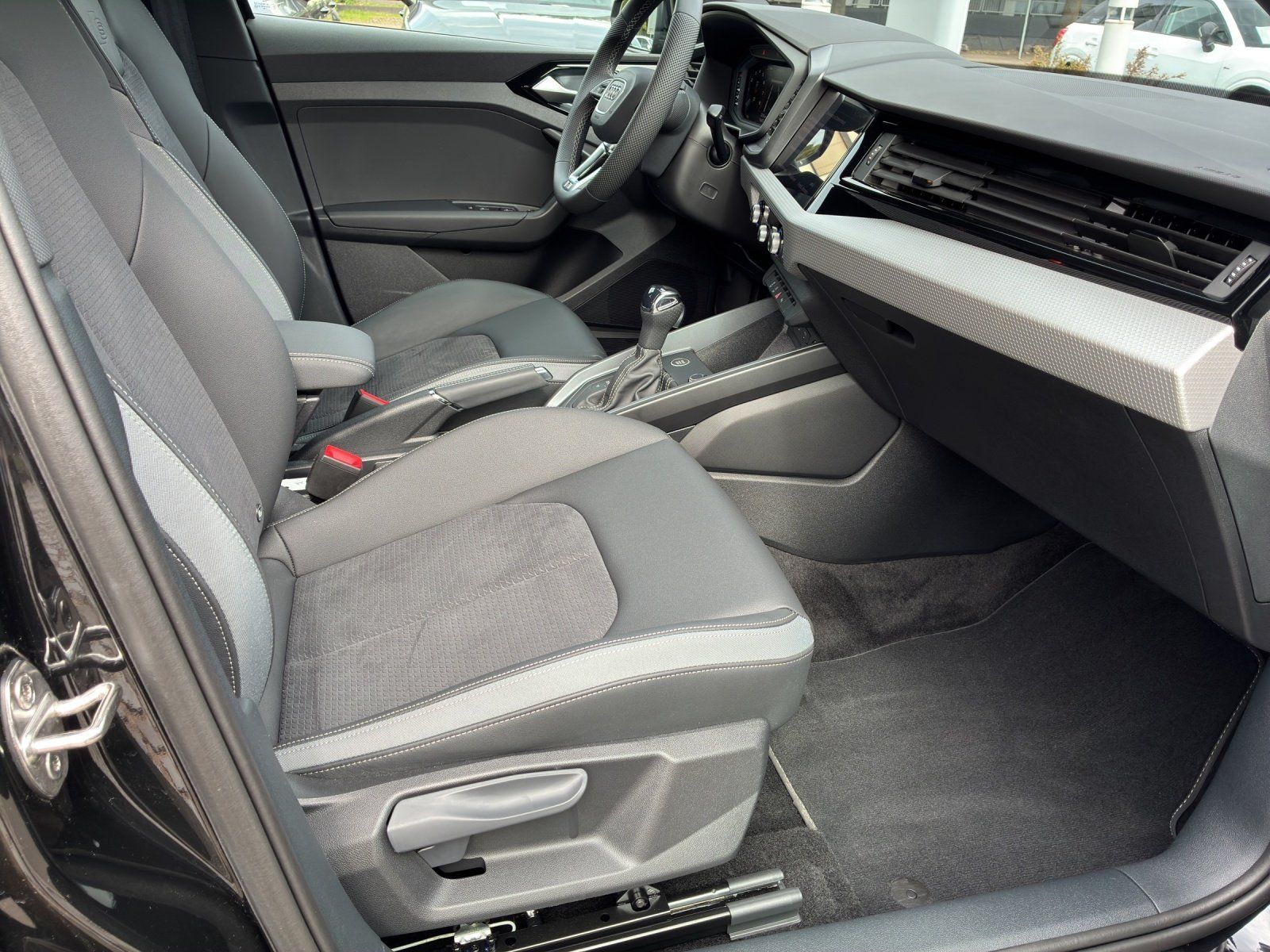 Fahrzeugabbildung Audi A1 Sportback 30 1.0 TFSI advanced LED,Navi,SHZ