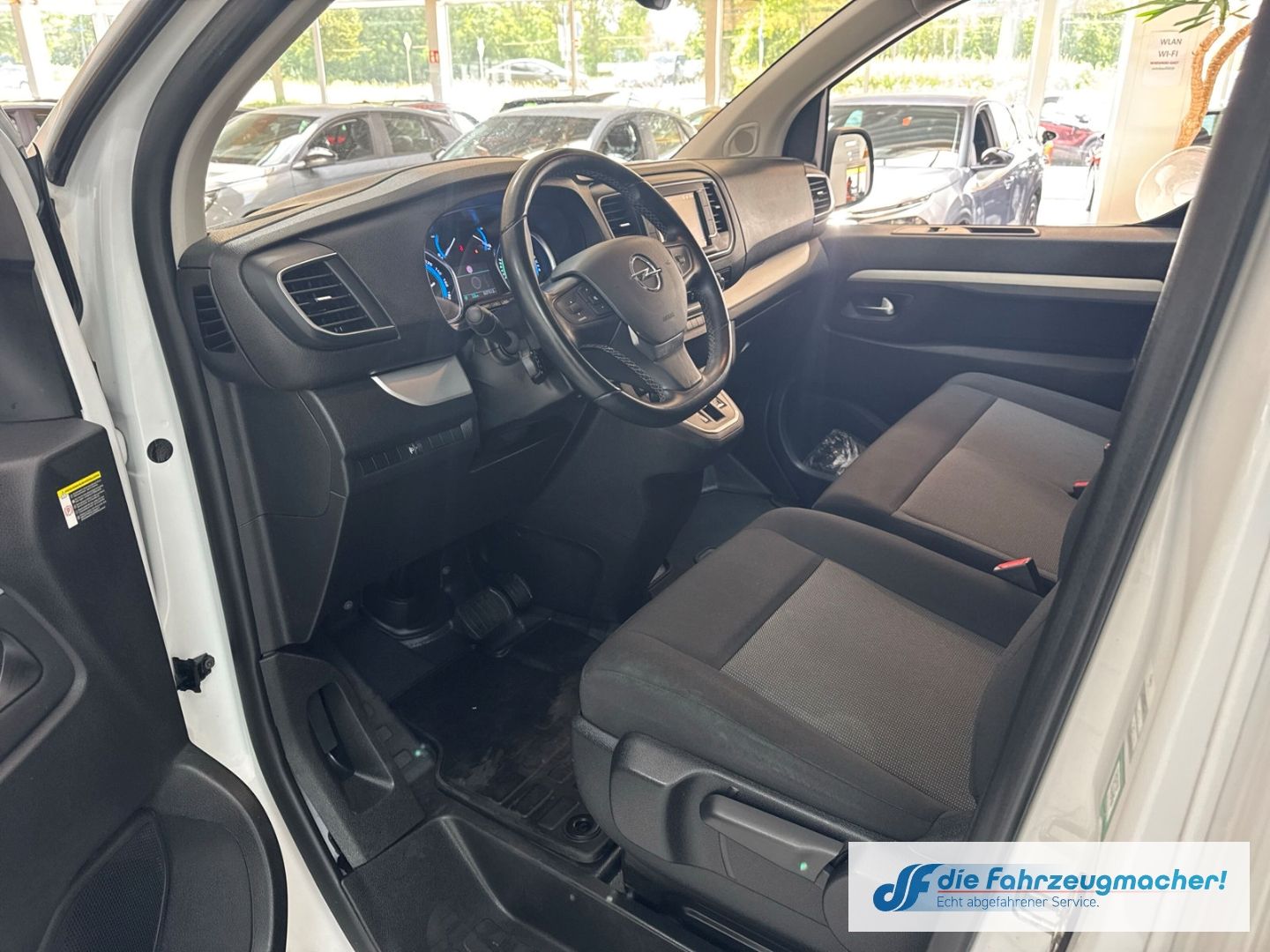 Fahrzeugabbildung Opel Vivaro Kasten -e Elegance L 75 kWh HUD Navi Appl