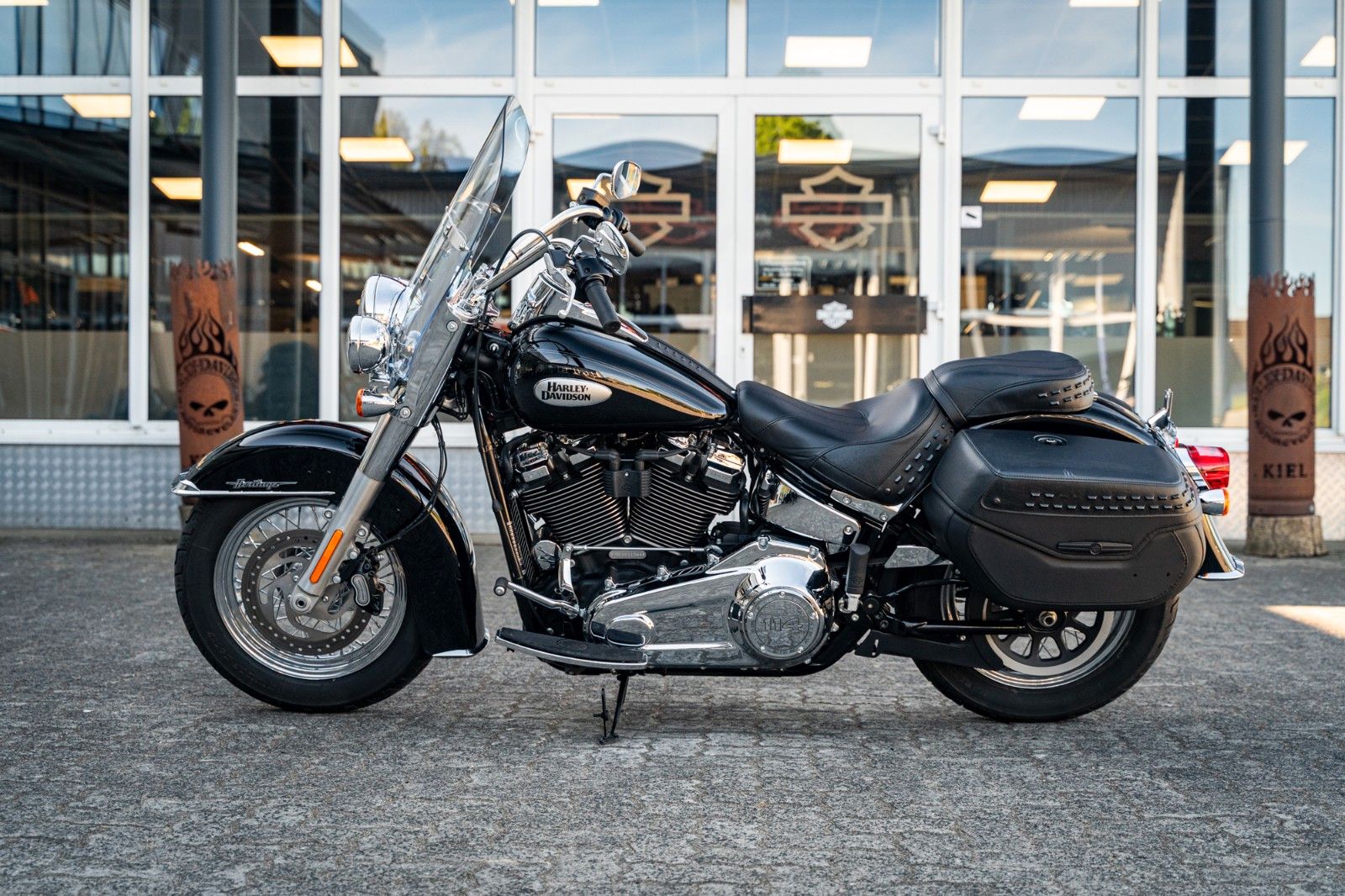 Fahrzeugabbildung Harley-Davidson Softail Heritage FLHCS 114 CUI -NEUWERTIG -