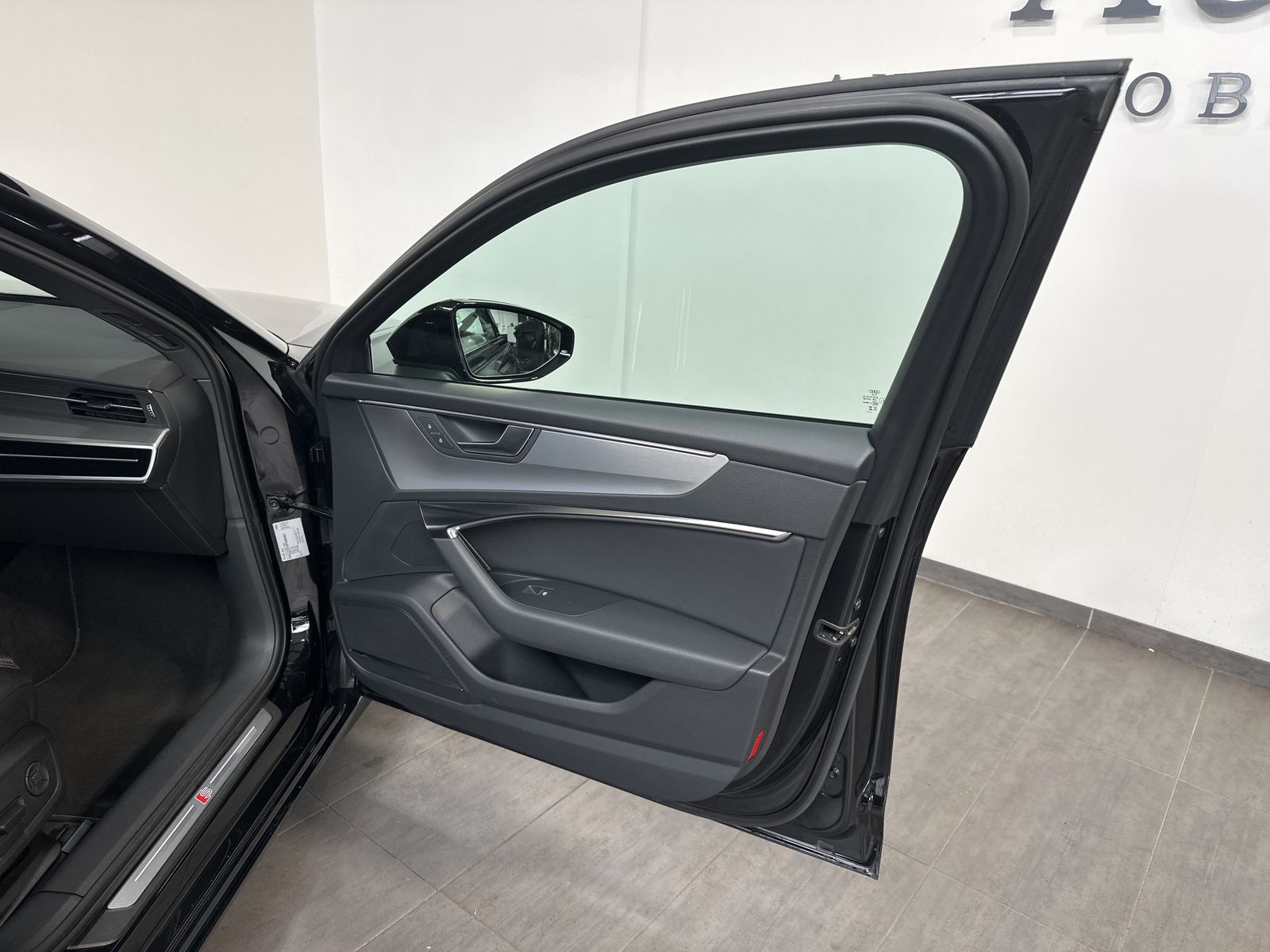 Fahrzeugabbildung Audi A6 Avant 45 TFSI Qu S-Line NAV+LED+B&O+360°+AHK