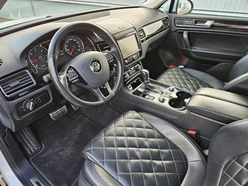 Volkswagen Touareg - 11
