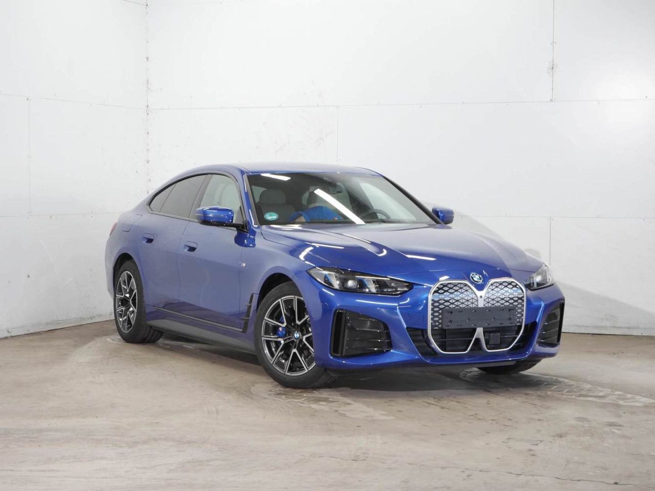 BMW i4 e40 GC M Sport Leder HUD SurView LiveProf.AHK imagem 2