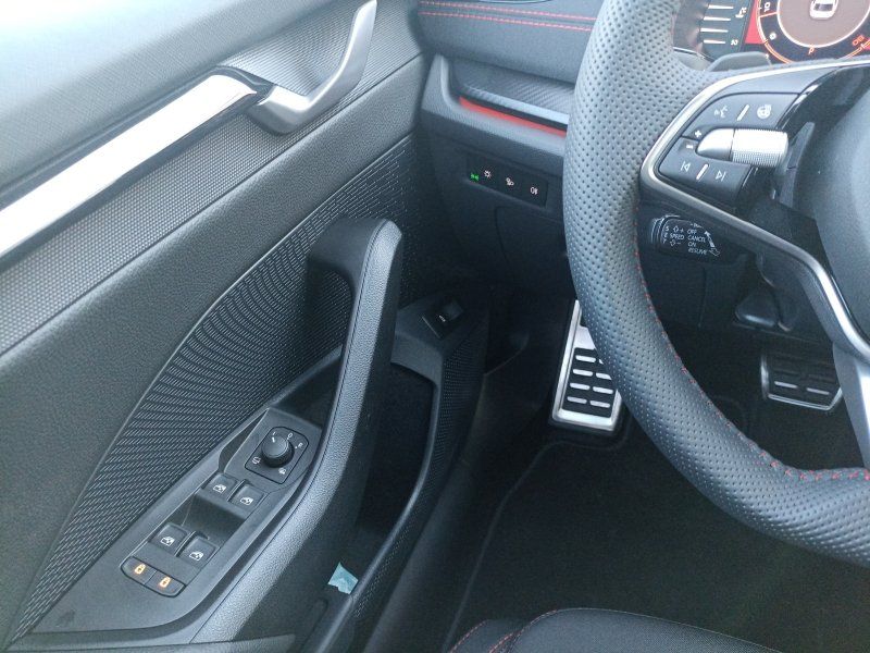 Fahrzeugabbildung SKODA Octavia Combi RS 2.0 TSI DSG 19-LM+AHK+NAVI+MATR