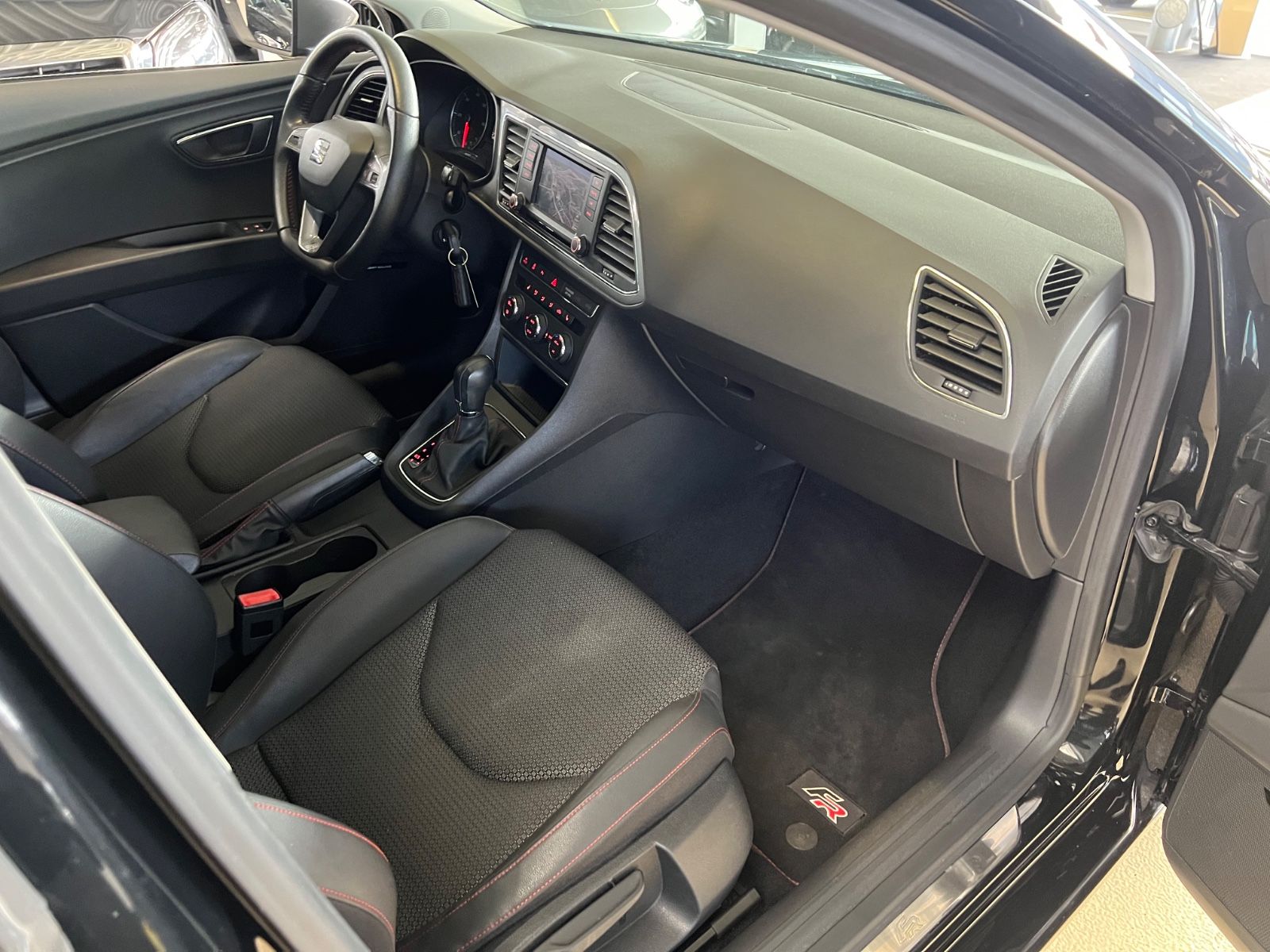 Fahrzeugabbildung SEAT Leon FR 2.0 TDI DSG *LED*NAVI* 1.HAND*