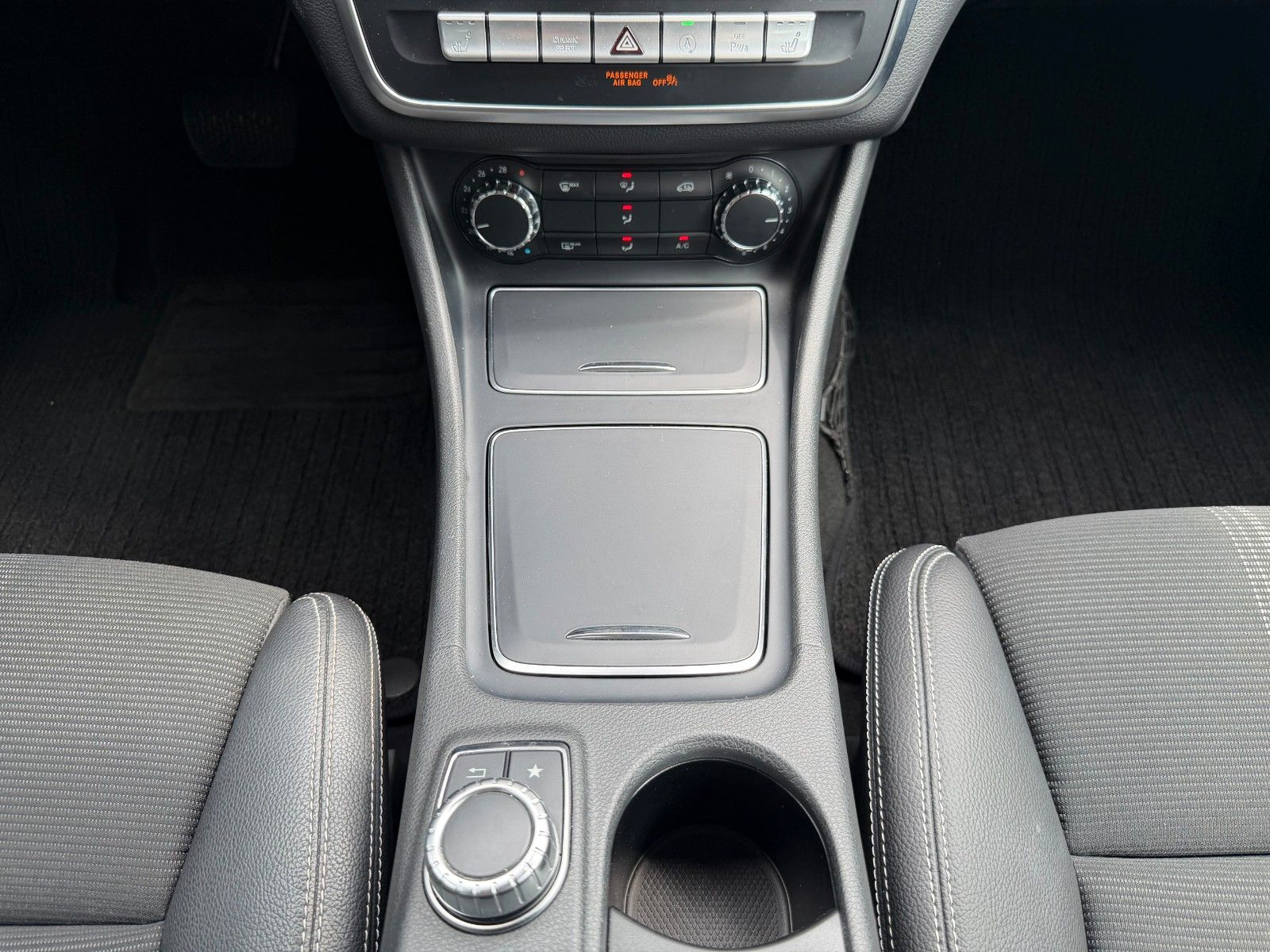 Fahrzeugabbildung Mercedes-Benz GLA 200 Progressive+RKamera+TotW+CarPlay+LED