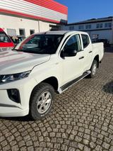 Mitsubishi L200 Basis Club Cab 4WD - Mitsubishi L200: Club