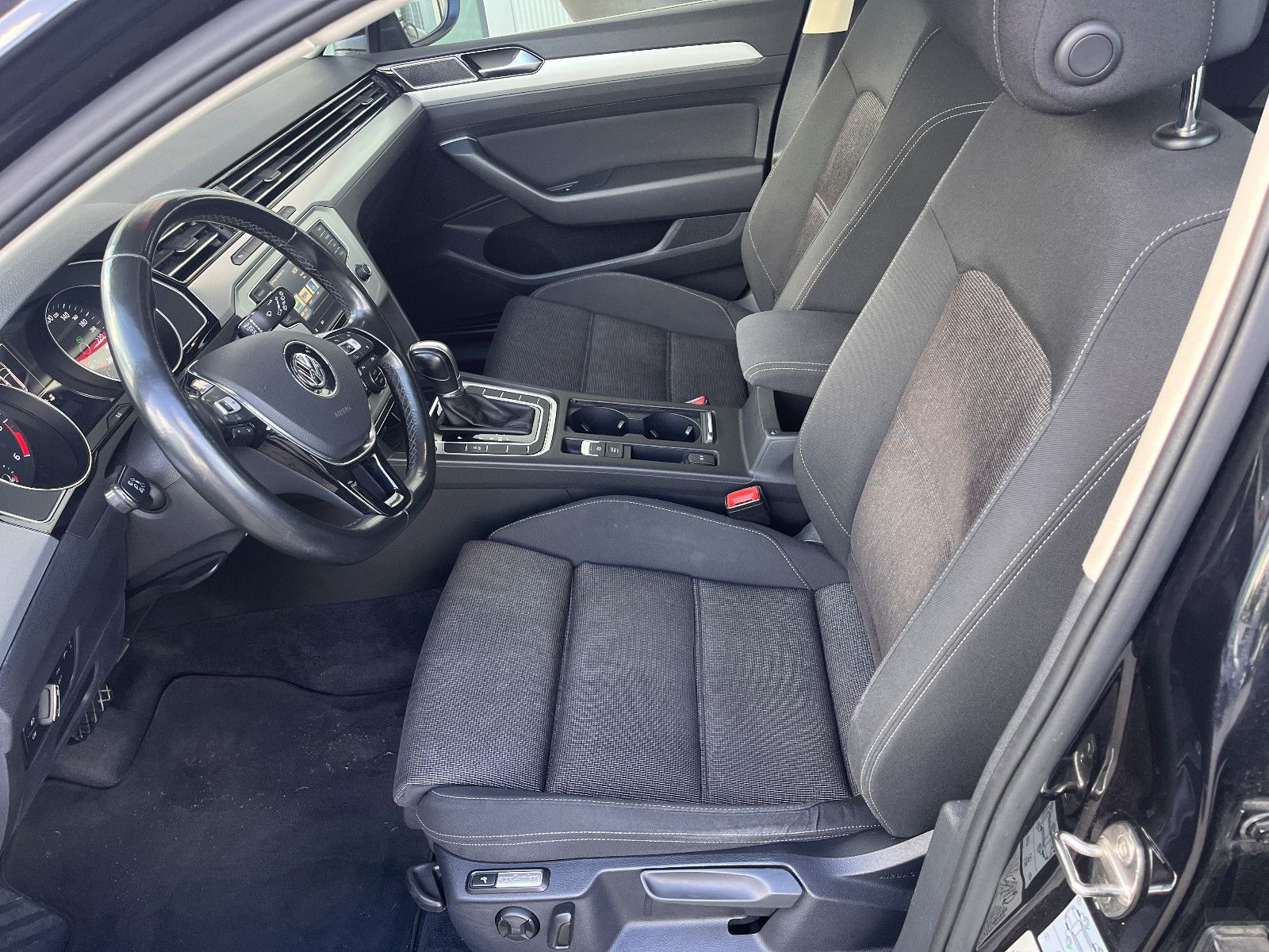 Fahrzeugabbildung Volkswagen Passat Var. Comfortline 2.0 TDI Seitenschaden