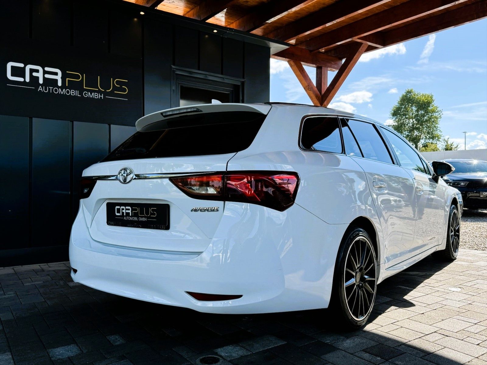 Fahrzeugabbildung Toyota Avensis Touring Sports 1.6 *LED*18 Zoll*Facelift