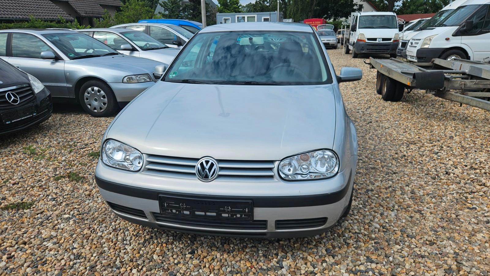 Volkswagen Golf 1.6 Auto Basis