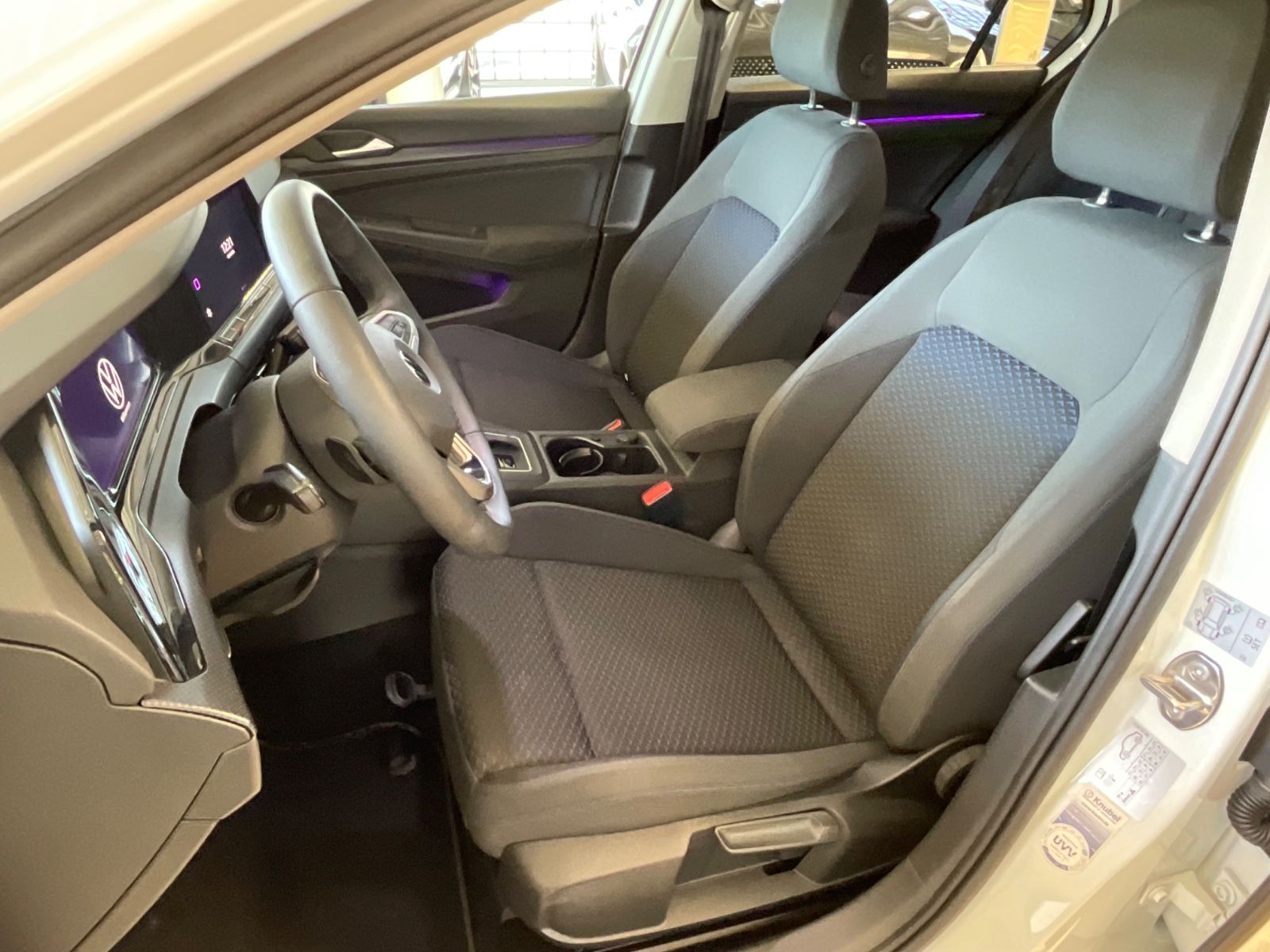 Fahrzeugabbildung Volkswagen Golf VIII Lim. United eTSI