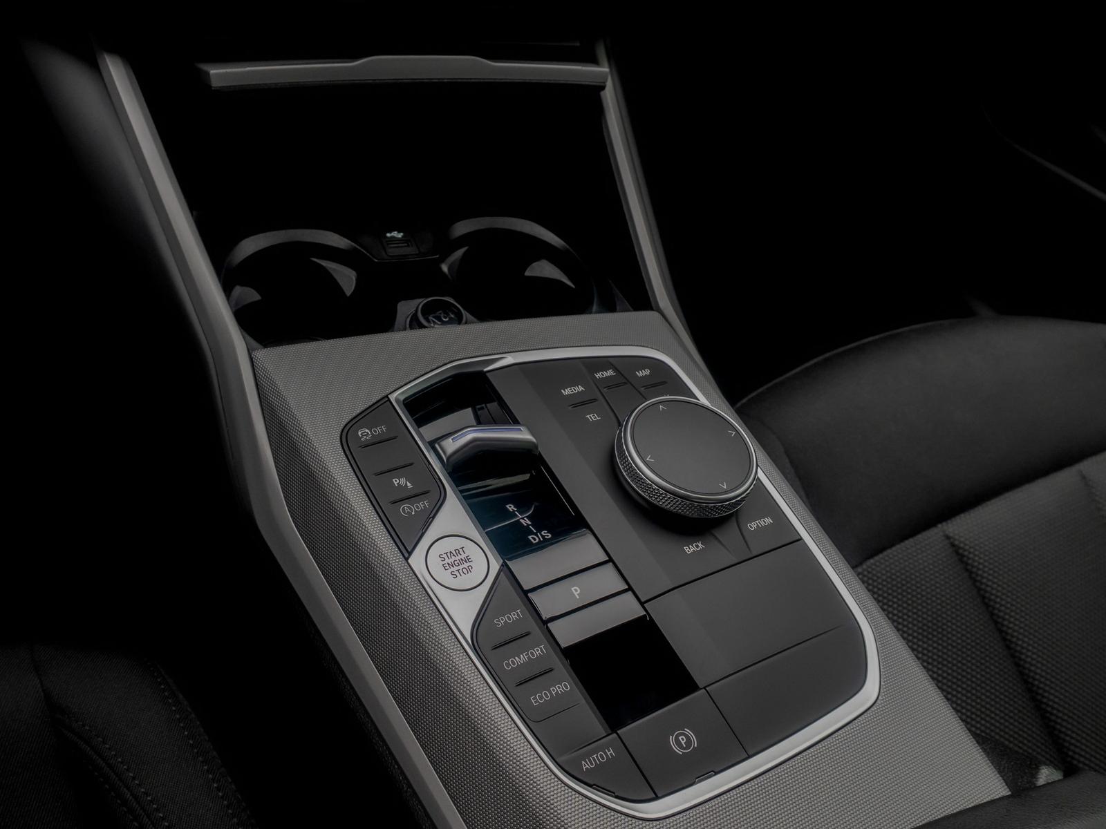 BMW 318i  Widscreen PDC GeschwindigReg DAB Cockpit+