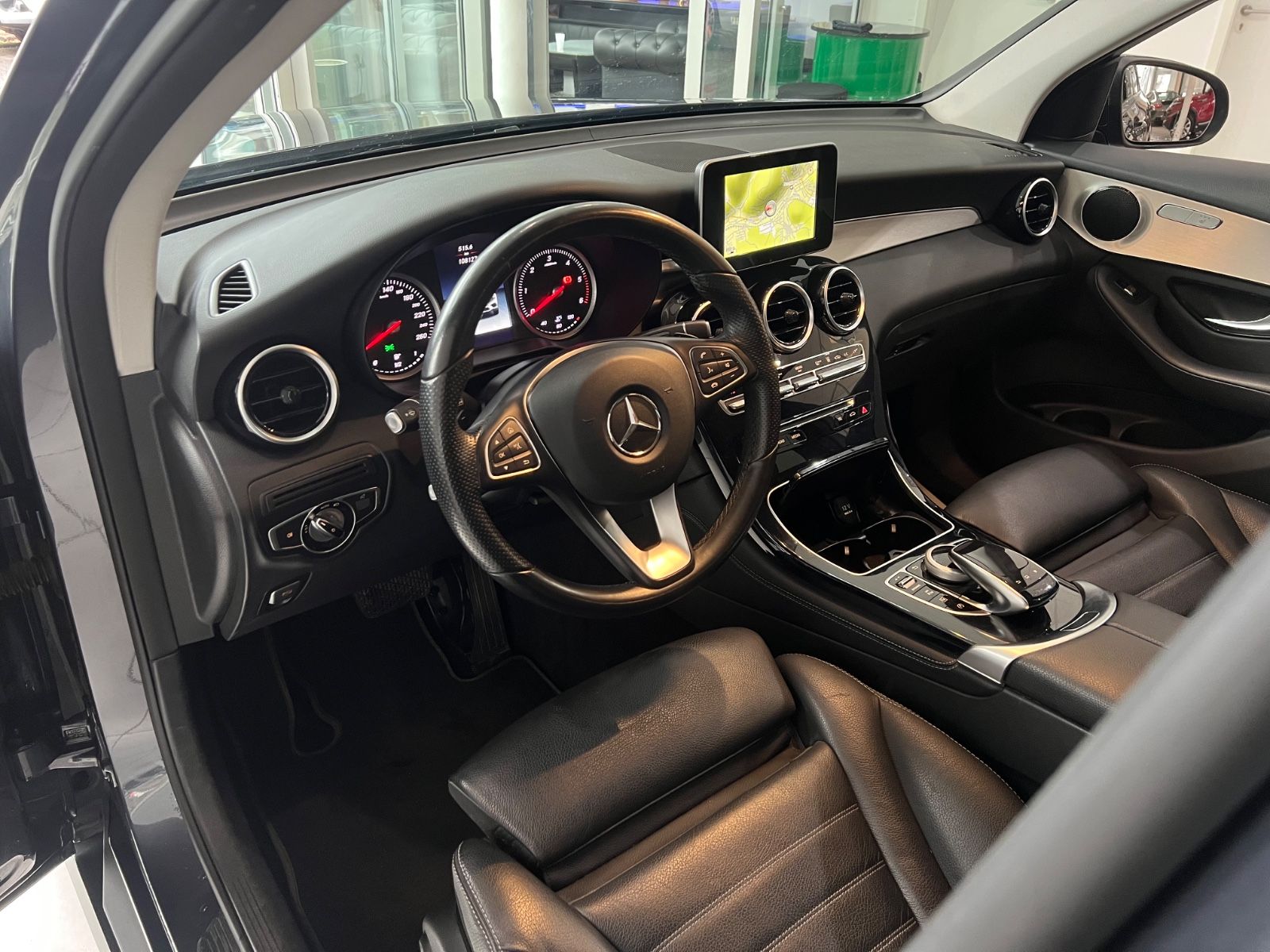 Fahrzeugabbildung Mercedes-Benz GLC 250 d 4Matic *LEDER*NAVI*SITZHEIZUNG*LED*