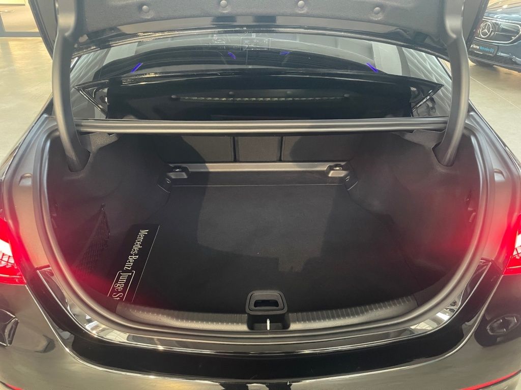 Fahrzeugabbildung Mercedes-Benz C 300 d AMG ACC SDHZ Sitzklima HUD LED Sport DAB