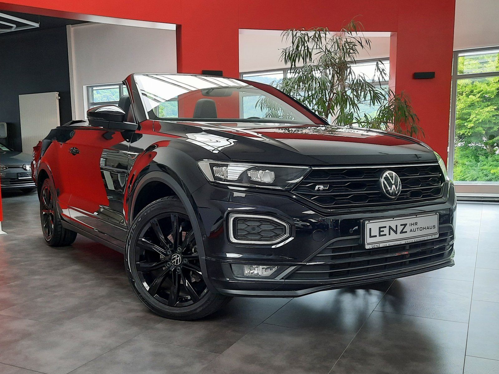 Fahrzeugabbildung Volkswagen T-Roc Cabrio R-Line Black&Style DSG*AHK*Navi*Cam