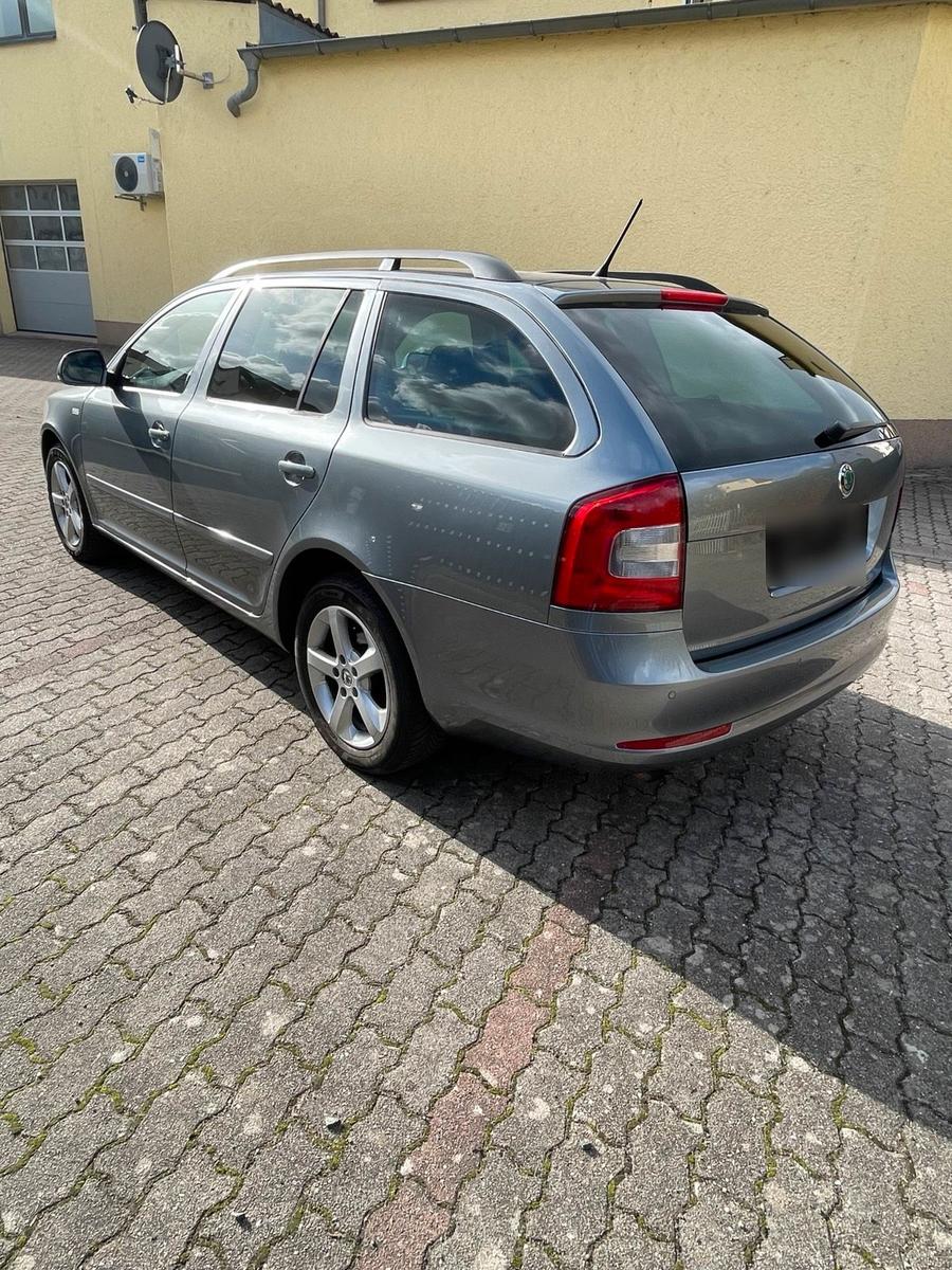 Skoda Octavia 2012 — салон