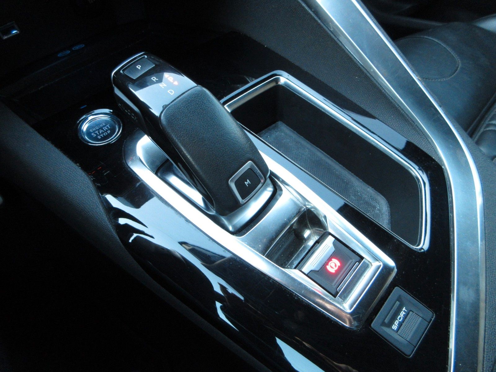 Fahrzeugabbildung Peugeot 5008 GT-LINE 1.5D LED/SHZ/VOLLLEDER/360°CAM